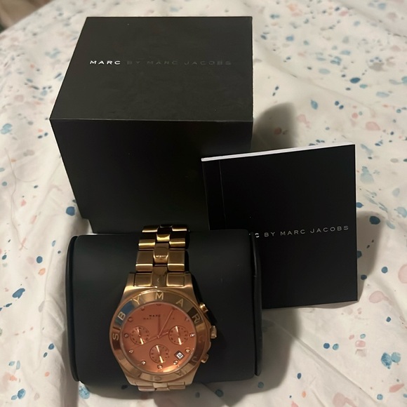 Marc Jacobs rose gold watch - Picture 1 of 3